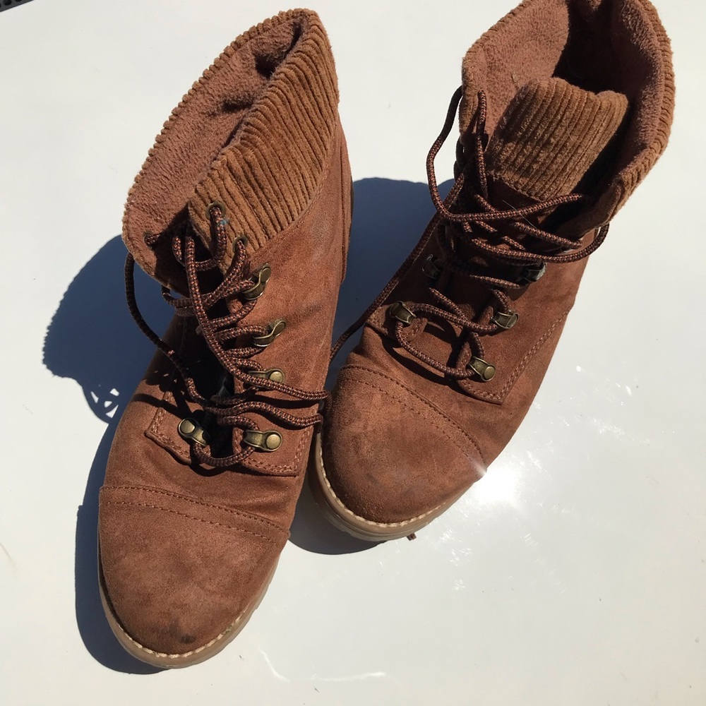 Lace up boots little heel